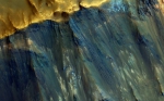 这张图片是由高分辨率成像科学实验照相仪(HiRISE)于2011年2月28拍摄。（图片来源：NASA/JPL/University of Arizona） - News.Zynews.Com