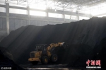资料图 山东省最大的条形封闭煤场。 御宁 摄 图片来源：视觉中国 - News.Zynews.Com