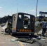 南非运钞车被抢劫：运钞车后半部分被完全炸毁 现场图曝光 - 河南频道新闻