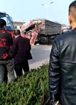濮阳两辆大货车相撞 司机被卡车头 - 河南一百度