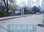 毁了绿地装地锁 郑州这个小区占车位行为太疯狂 - 河南一百度
