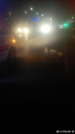 郑州一辆电动车被面包车撞飞十几米 骑车女子当场死亡 - 河南一百度
