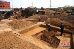 郑州在建工地“惊醒”东周睡梦人 现30座古代墓葬 - 河南一百度