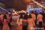 警方突查郑州伯爵国际娱乐会所 多名女子被带走 - 河南一百度