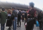 北京火车站各种骗局“猫腻”解密：请你擦亮眼睛 - 河南频道新闻
