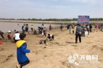 济南黄河滩上遍地垃圾：到处都是竹签果皮塑料袋 未见一个环卫工和垃圾桶 - 河南频道新闻
