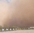 内蒙古二连浩特遭遇沙尘暴：天空昏暗 百米高沙墙接天连地 - 河南频道新闻
