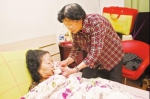 郑州病重卧床 74岁雇主准备卖房子为其治病 - 河南一百度