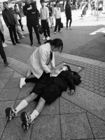 河南护士东京救女生  日本中学生集体鞠躬致谢 - 河南一百度