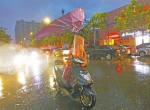 昨日下午6点，郑州突如其来的大风降雨让刚下班的市民措手不及。 - 河南一百度