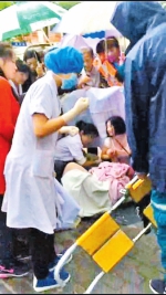 孕妇郑州街头临产 几十人街头搭起“爱心产房” - 河南一百度