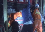 两货车相撞司机被困  太康消防紧急救援 - 消防网