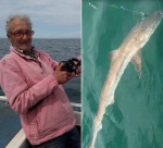 老汉钓到1.5米长鲨鱼 约32到36斤 与其足足较量了45分钟 - 河南频道新闻