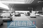 郑州东站：10分钟14辆车驶入“安全岛” 七成司机不知道已违法 - 河南一百度