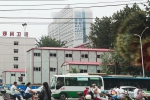 郑州20多层高楼现巨型“视力表” 引市民吐槽 - 河南一百度