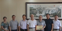 中文系61级校友向母校捐赠《我的大学日记》 - 河南大学