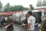 河北旅游大巴车侧翻9死28伤 车辆严重损毁 - 河南频道新闻