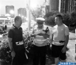 临沂交警在和暴走团成员交流 - 河南新闻图片网