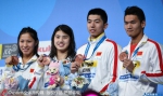 取得铜牌的中国接力队合影，从左至右：朱梦惠、张雨霏、闫子贝、徐嘉余 - 河南新闻图片网