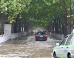 一场大雨郑州这三条路短时断行 行人通行困难 - 河南一百度