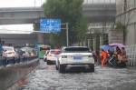 一场大雨郑州这三条路短时断行 行人通行困难 - 河南一百度