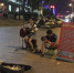 郑州街头男女抱孩乞讨 好心市民上前询问被怒怼 - 河南一百度