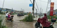郑州暴雨来袭：市区多处现积水点 开车如开船 - 河南一百度