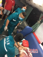 郑州女工癫痫发作晕倒路边 献血车工作人员紧急施救 - 河南一百度