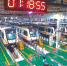 郑州地铁2号线一期运行一周年：地铁人的日与夜 诗和脚步不歇 - 河南一百度