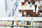 郑州市图书馆有群“深夜读书映月人” - 河南一百度