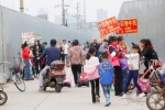 郑州城中村小学开学遇拆迁 如在“孤岛”上课 - 河南一百度