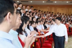 郑州大学教师余丽、付晓丽教师节受到表彰（图） - 郑州大学
