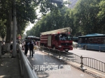 郑州文化路优胜北路一旅社起火 11辆消防车紧急救援 - 河南一百度