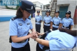 "警察,别动!否则使用警棍!"郑州来了一沓"高颜值"女乘警 - 河南一百度