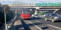 卡车车厢起火司机未发现 消防车追赶几公里 - 河南频道新闻