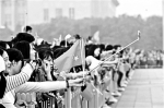 国庆节11.5万人到天安门广场观看升旗仪式 - 河南频道新闻