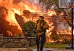 美加州大火已致17人遇难 逾2万人疏散 平均3秒烧掉一个足球场 - 河南频道新闻
