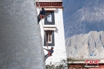 西藏布达拉宫迎来年度“粉刷季” - 郑州广播在线