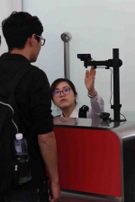 “码”上登机!郑州机场实现"刷脸"乘机 - 河南一百度