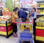 河南爸妈注意了！逛超市别让孩子坐这个了！郑州2岁男童因此丧命！太可怕了！ - 河南一百度