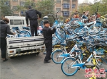 大学路执法中队院内堆满了被收缴的共享单车 - 河南一百度