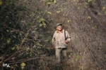 郑州古稀老人独守魏长城25年 义务种树上千棵 - 河南一百度