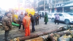 郑州西区“高龄”热管倒地 5人受伤13辆车被砸 - 河南一百度