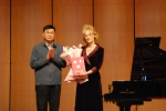 加拿大著名钢琴家简·海耶独奏音乐会及钢琴大师班在我校成功举行 - 河南理工大学