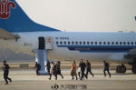 啥情况？一架飞机发动机"失火"紧急迫降郑州机场 - 河南一百度