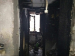 郑州女孩在客厅充电引燃沙发罩 家中被烧成一片废墟 - 河南一百度