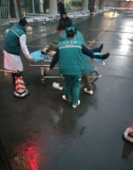 女子在郑州公交车上癫痫病发作 热心车长和乘客出手救助 - 河南一百度