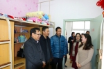 校领导走访看望寒假留校研究生和导师 - 河南大学