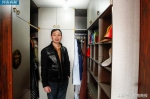 男子郑州当衣橱整理师,每小时收费2000元!一般还不对外服务 - 河南一百度