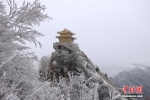 河南老君山雪后似水墨 民众登山祈福纳祥过大年 - 中国新闻社河南分社